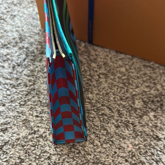 Louis Vuitton Toiletry 26 Pouch - Picture 5 of 9